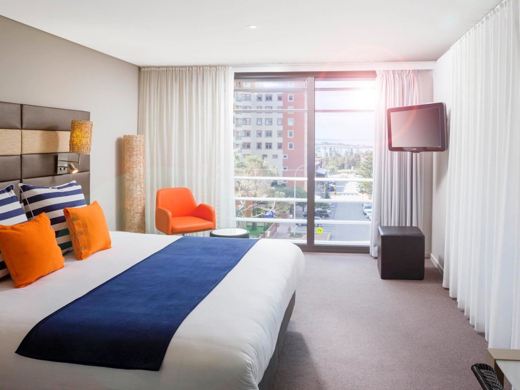 Фото Novotel Newcastle Beach