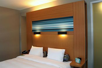 Фото Aloft Montreal Airport