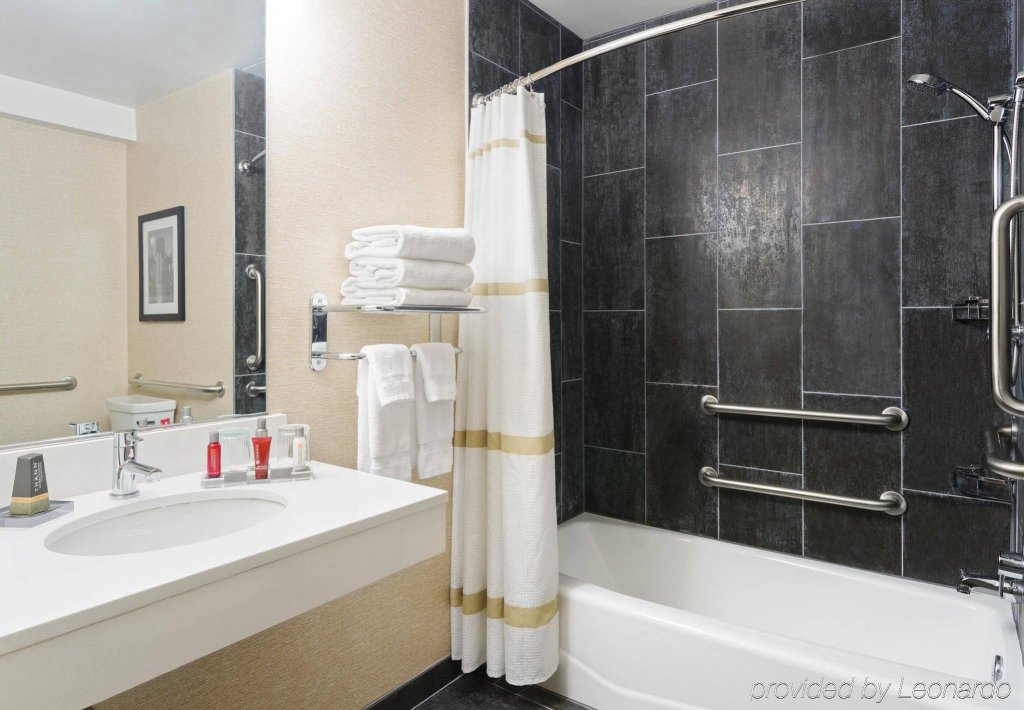 Фото Marriott Pittsburgh City Center Hotel