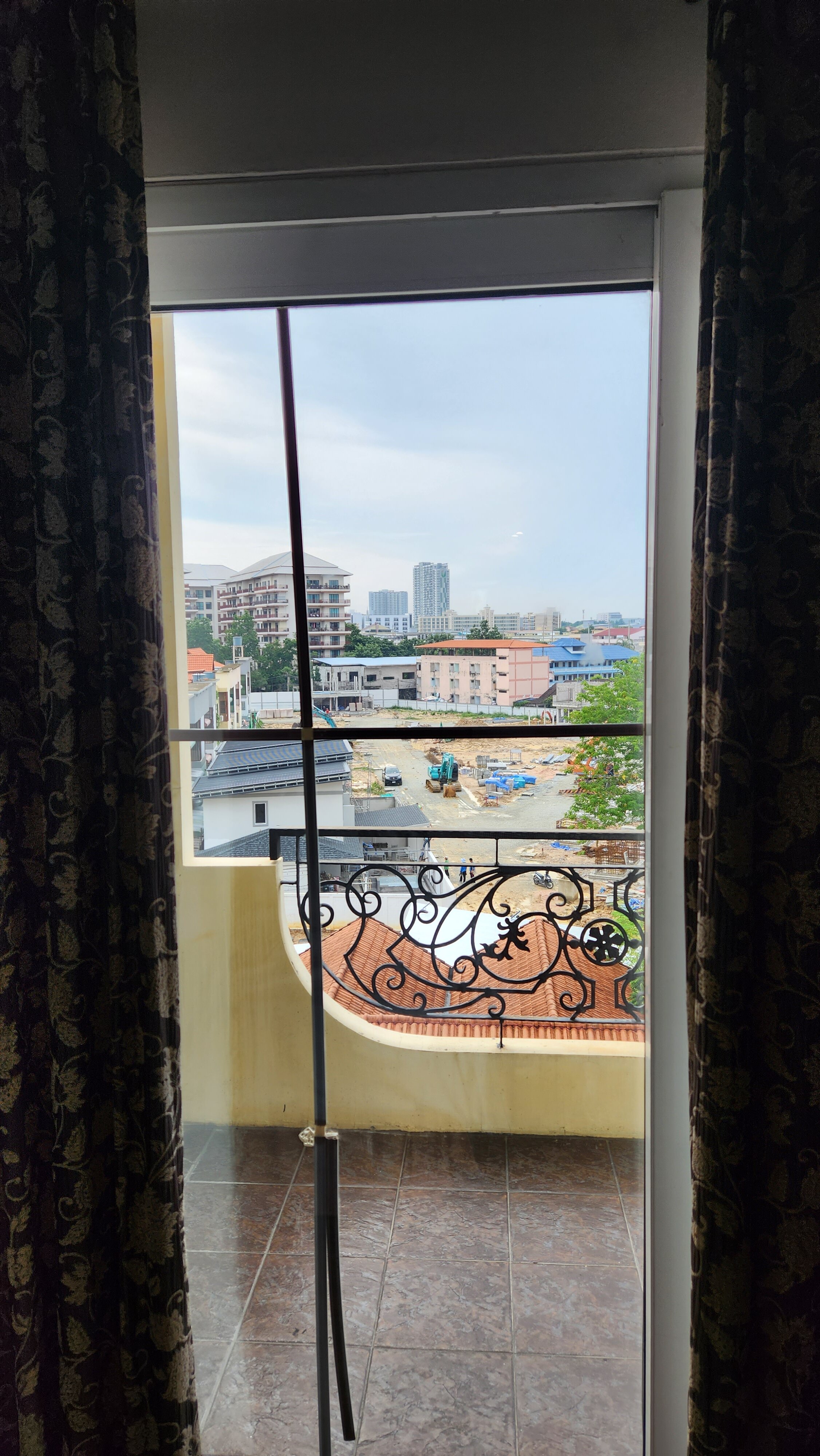 Фото Four Seasons Place