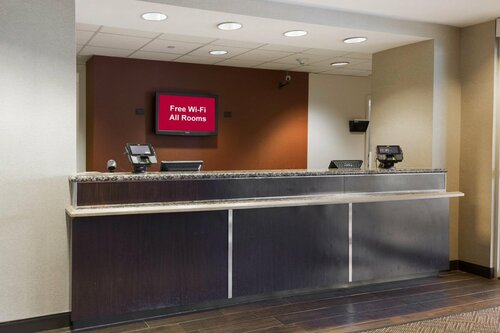 Гостиница Red Roof Inn Plus+ Long Island - Garden City