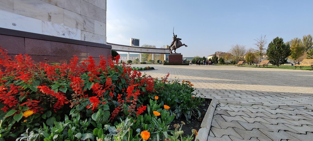 Памятник, мемориал Мовлид Висаитов, Грозный, фото