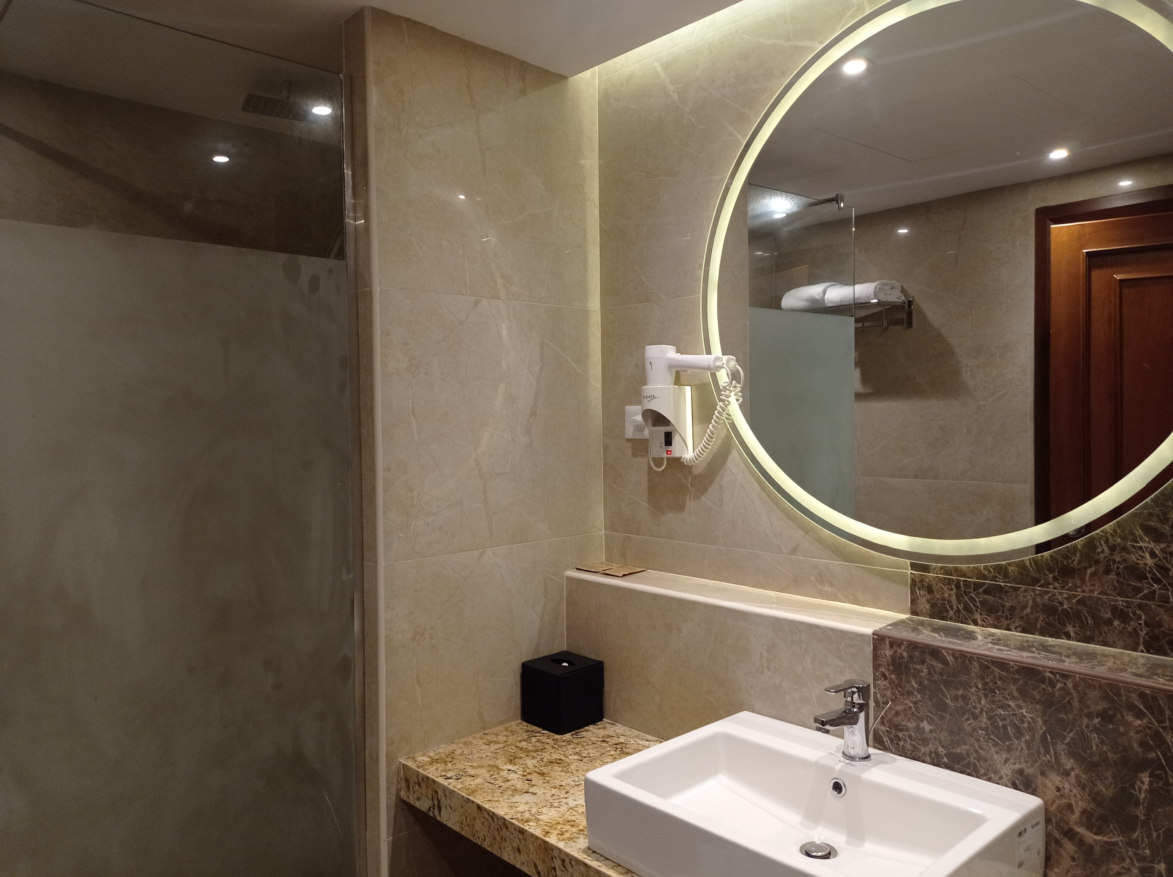 Фото Movenpick Hotel Cairo Media City