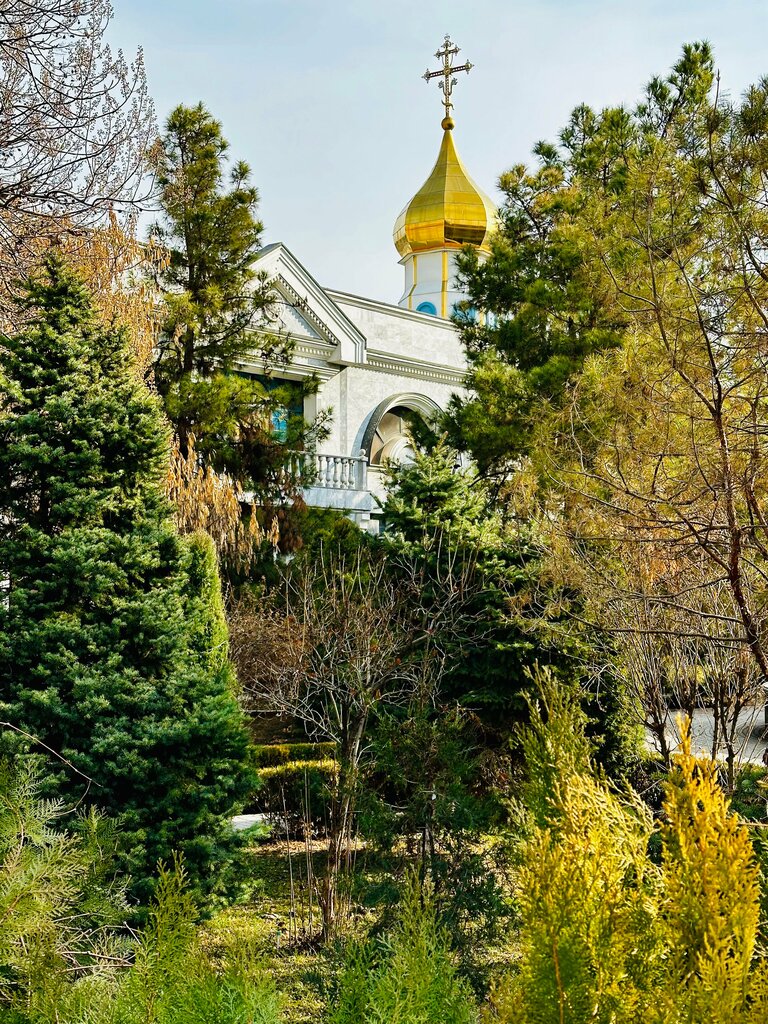 Pravoslavlar ibodatxonasi Uspenskiy Kafedral Sobori, Toshkent, foto