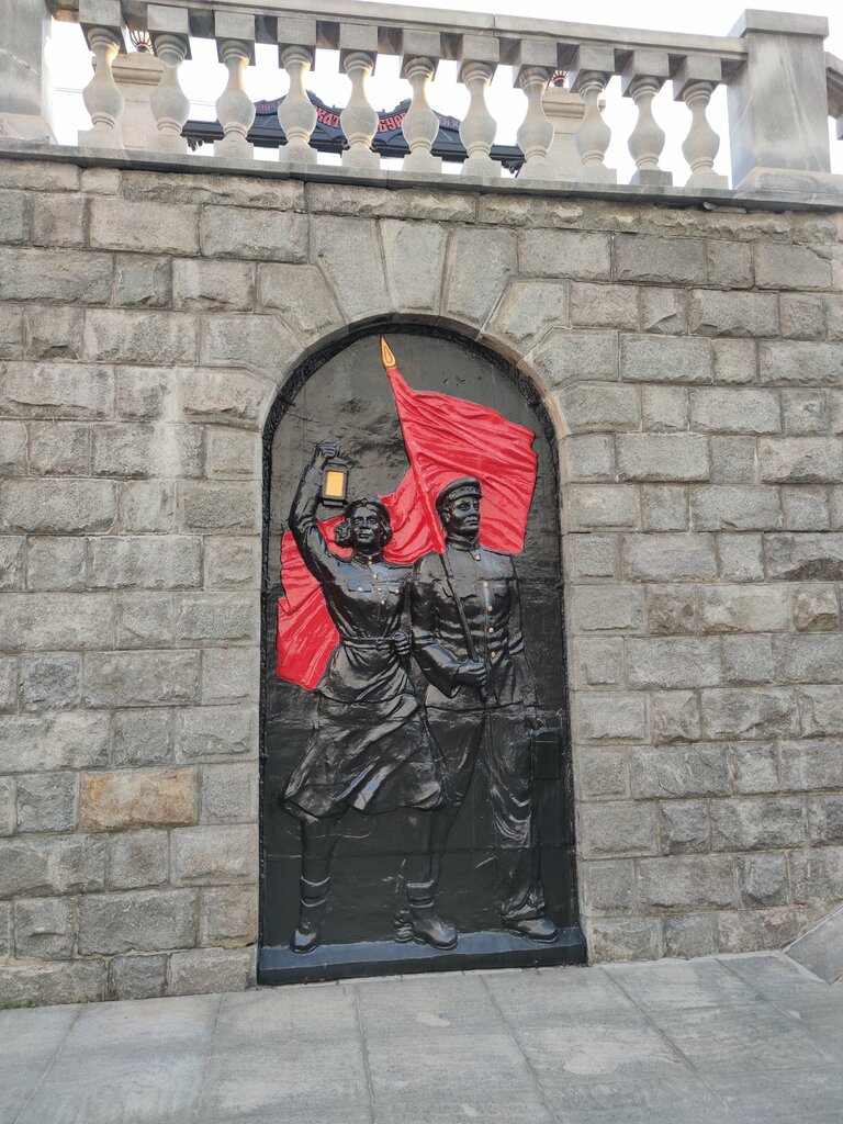 Memorial plaque, foundation stone Барельеф Красные железнодорожники, Yekaterinburg, photo