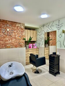 Charuni (Karla Marksa Street, 17) ، صالون تجميل