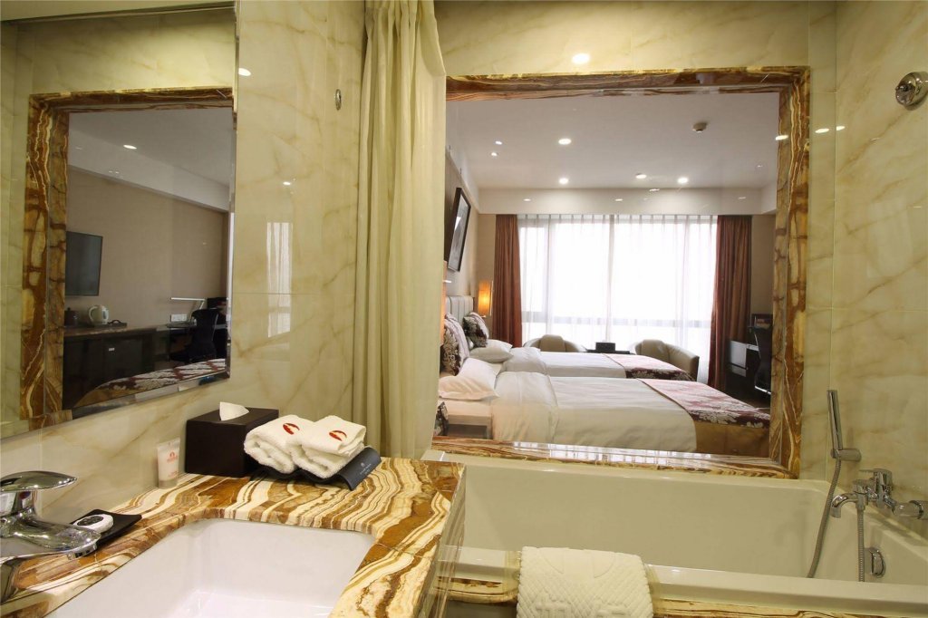 Фото Ac Embassy Hotel