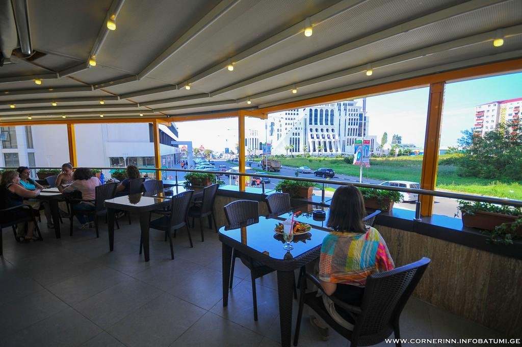 Фото Hotel Corner Inn