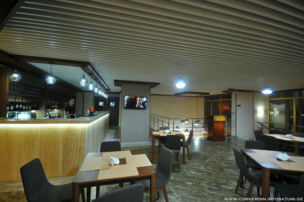 Фото Hotel Corner Inn