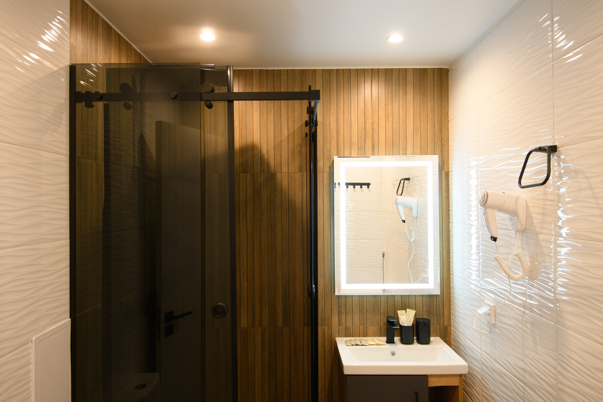 Фото Демократ на Краснопутиловской 111