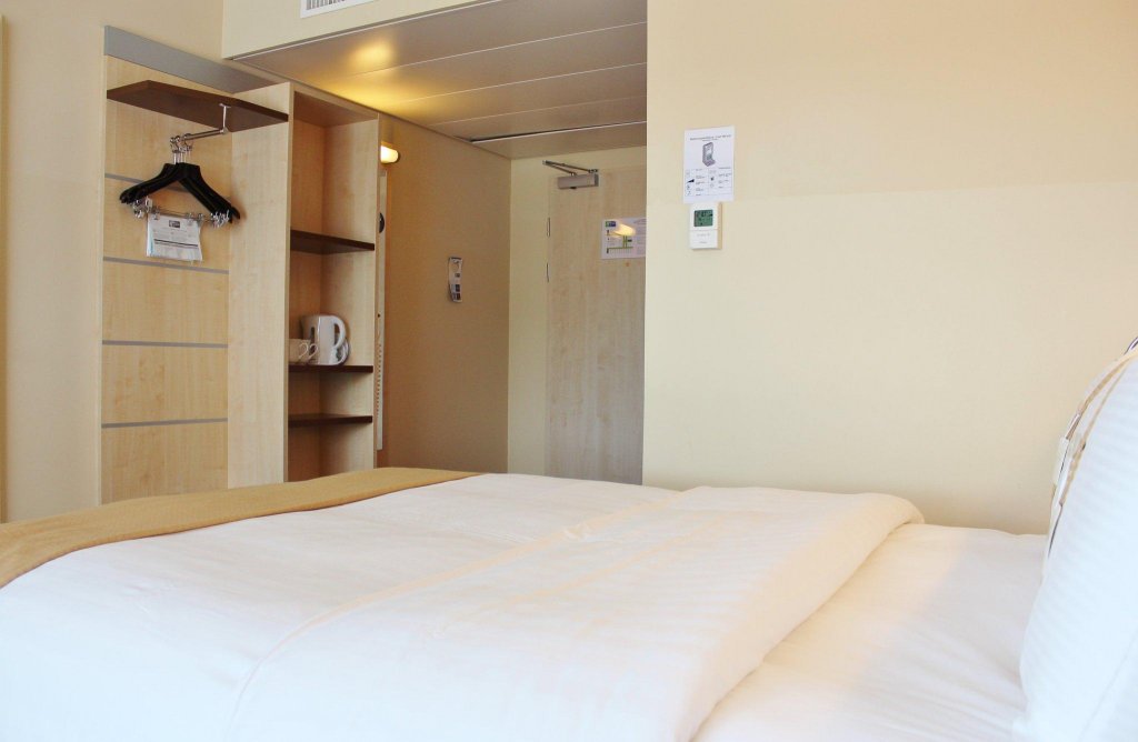 Фото Holiday Inn Express Zurich Airport, an Ihg Hotel