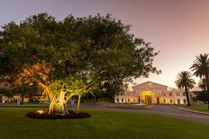 Гостиница Peermont Metcourt Inn at the Grand Palm Gaborone