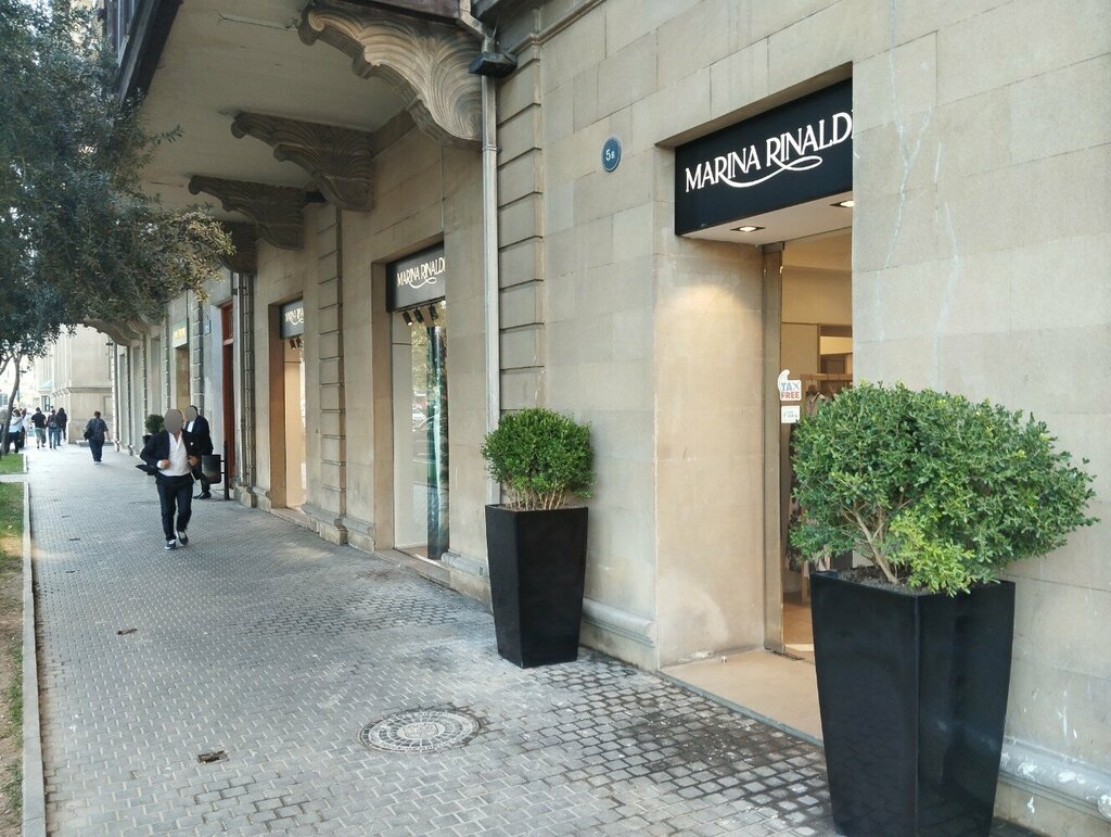 Geyim mağazası Marina rinaldi, Bakı, foto