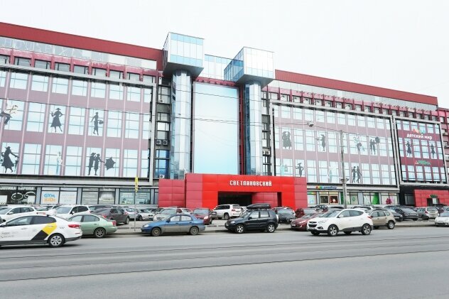 Ticarət mərkəzi Svetlanovsky, Sankt‑Peterburq, foto