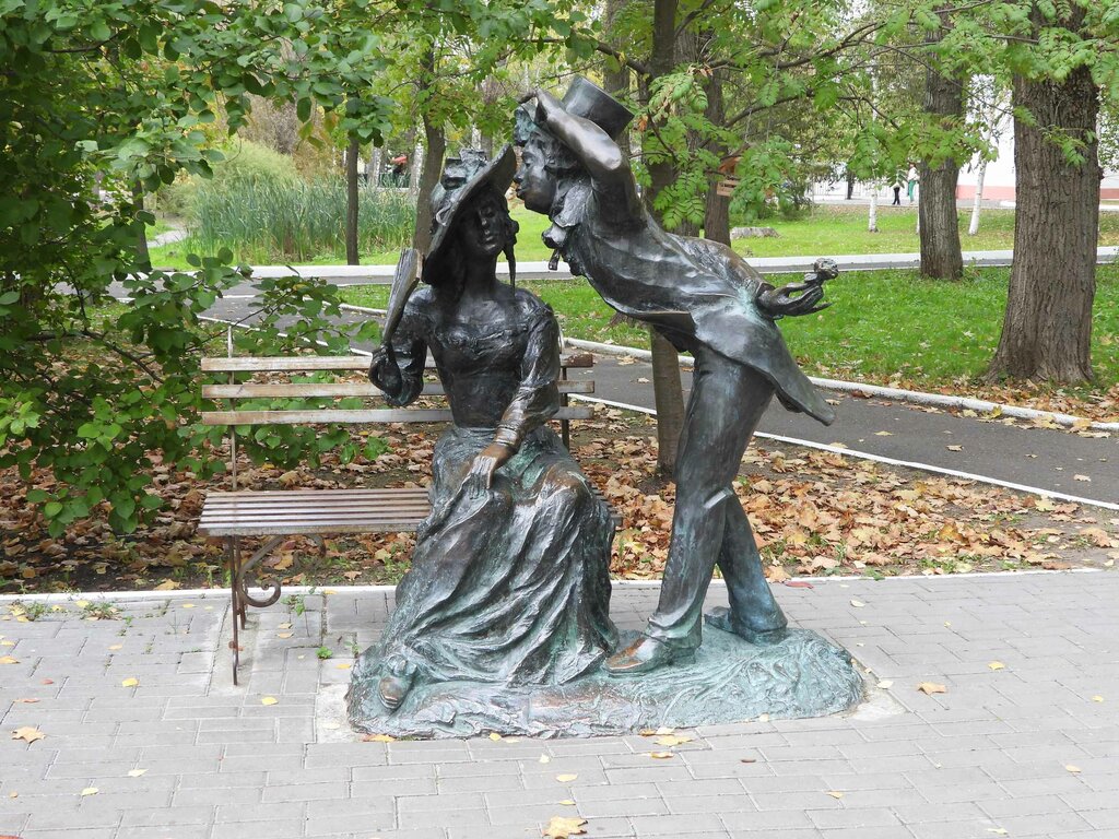 Genre sculpture Влюблённая пара, Saransk, photo