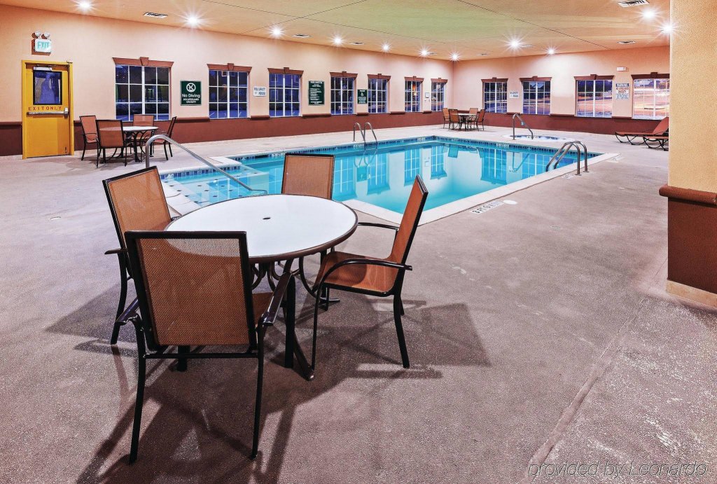 Фото La Quinta Inn & Suites by Wyndham Dfw Airport West Bedford