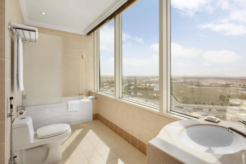 Фото Ramada Al Qassim Hotel And Suites