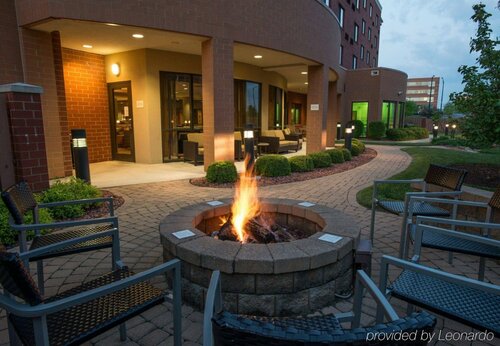 Гостиница Courtyard by Marriott Cincinnati North at Union Centre