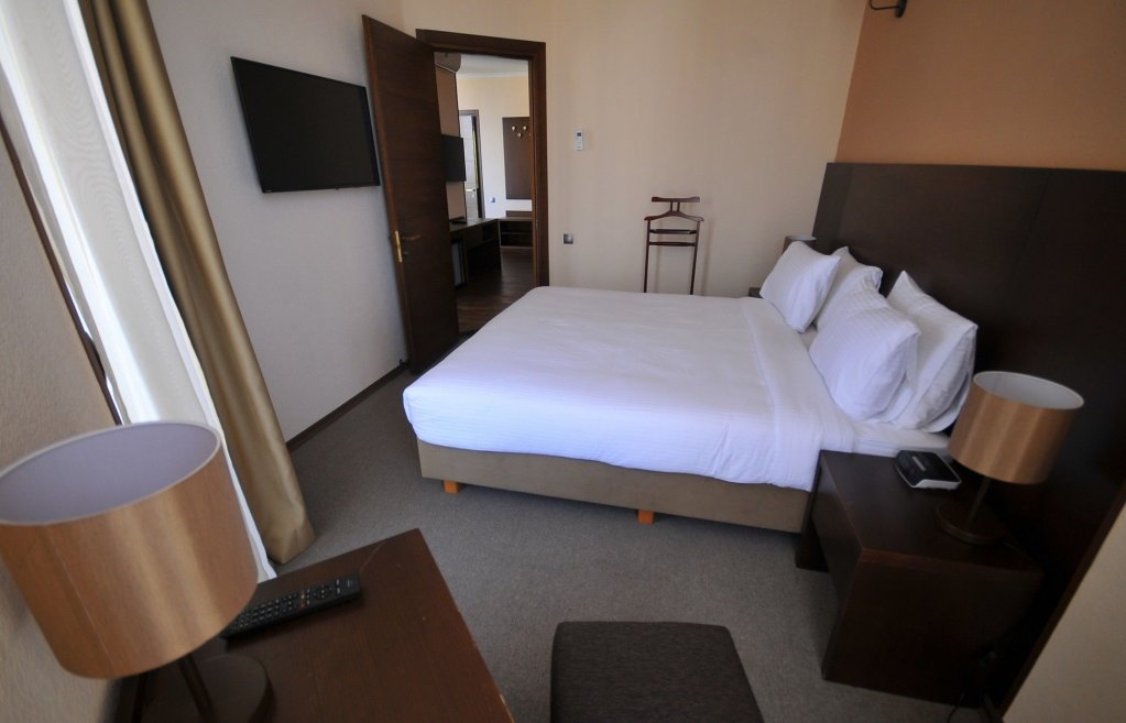 Фото Hotel Corner Inn