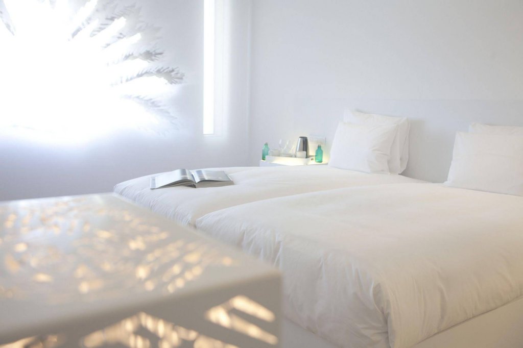 Фото Renaissance Barcelona Fira Hotel