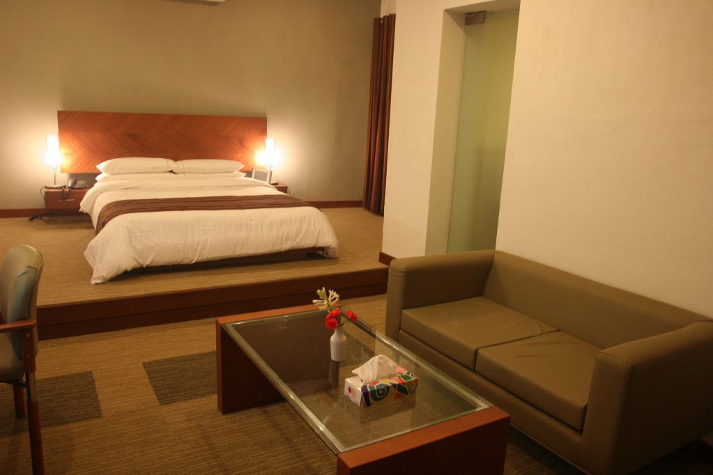 Фото Hotel One - The Mall Lahore