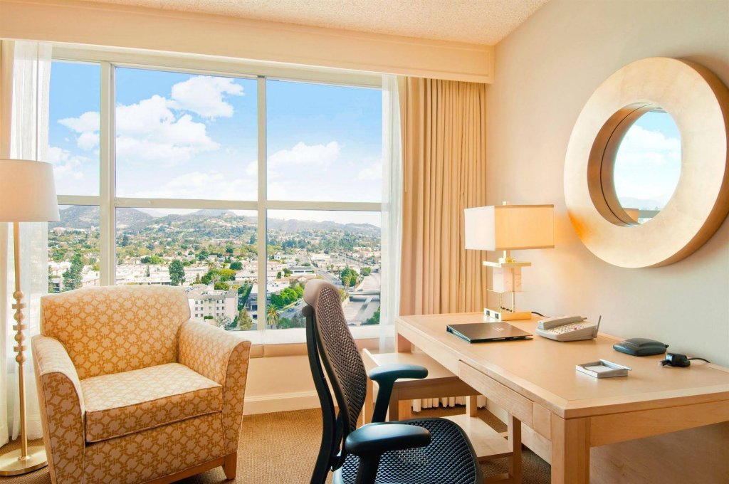 Фото Hilton Los Angeles North/Glendale & Executive Meeting Ctr