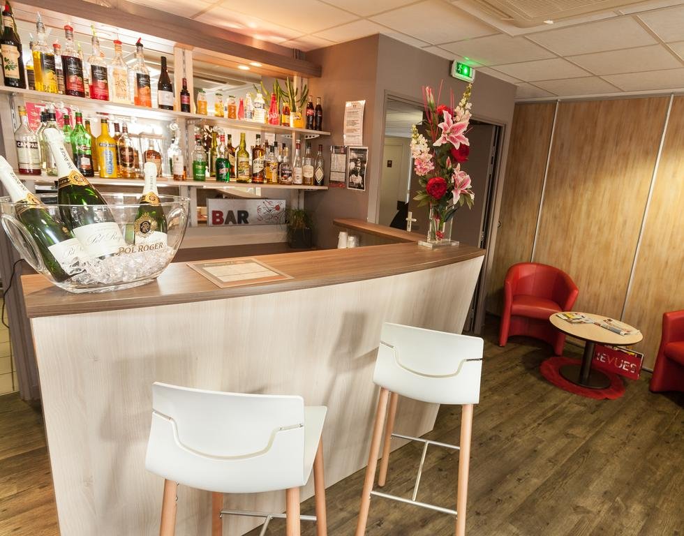 Фото Hôtel Clermont Estaing