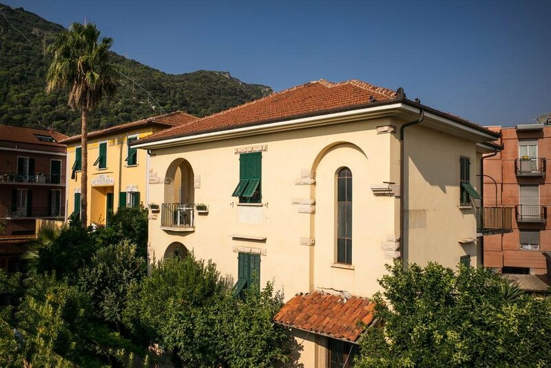 Гостиница Cà Gialla - Bed and Breakfast в Финале-Лигуре