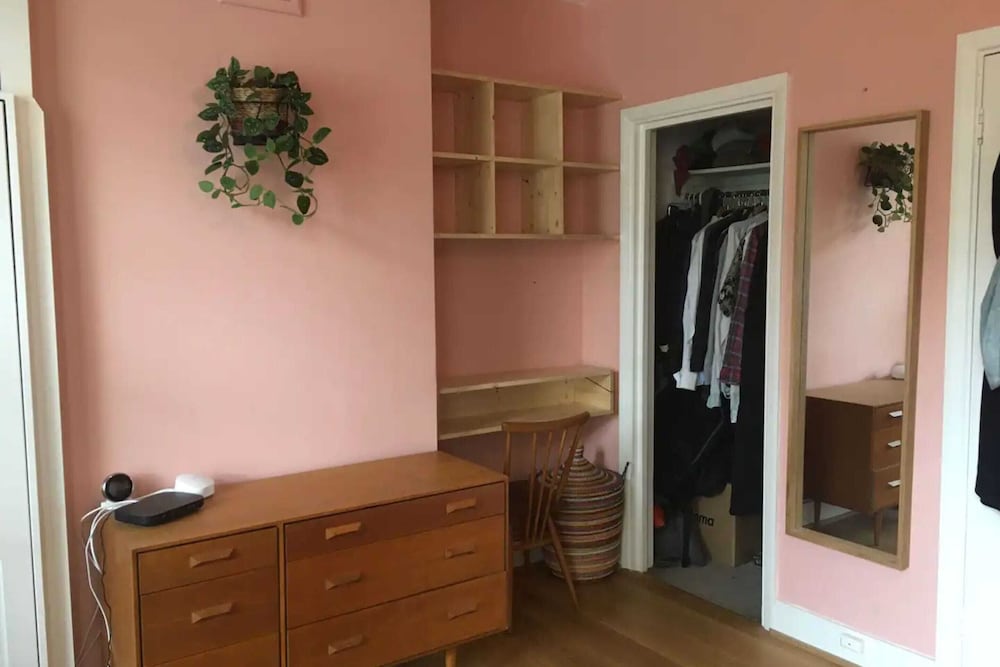 Фото Stylish 1 Bedroom Apartment in Vibrant London Fields