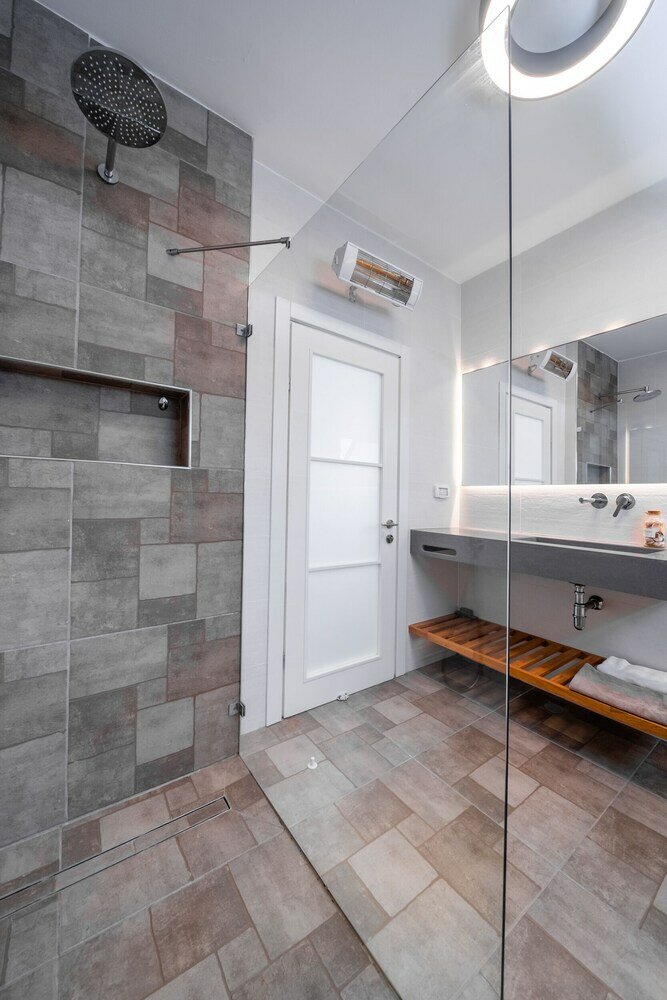 Фото Spacious 4bd House w Pool in Hezliya