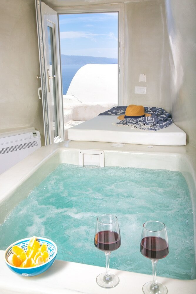 Фото White Cave House