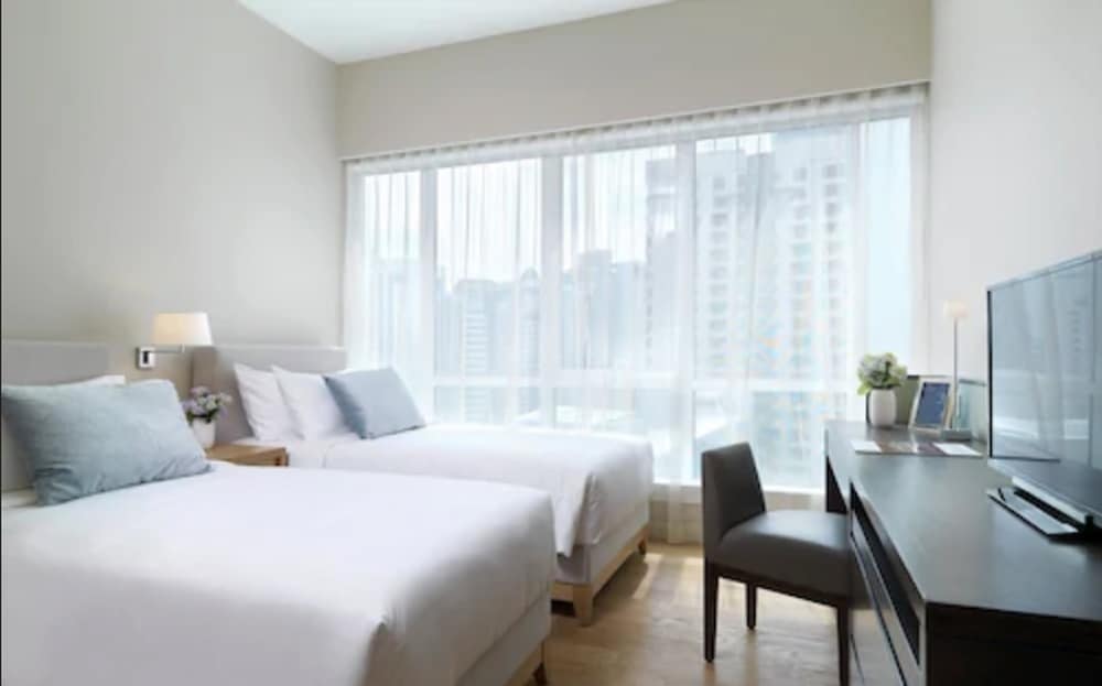 Фото Lanson Place Bukit Ceylon Serviced Residences