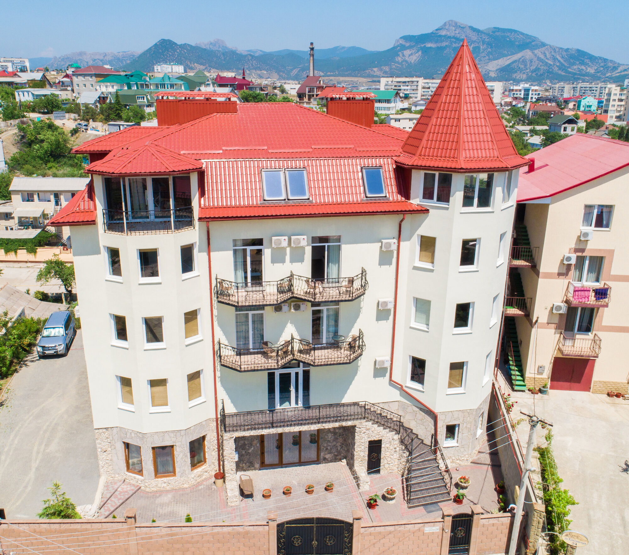 Фото отеля 1