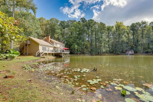 Гостиница Lawrenceville Gem w Boat Dock on Private Lake! в Лоренсвилле