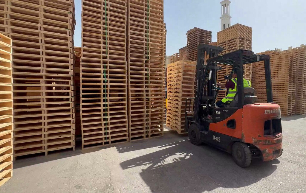 Pallets Premier Wooden Pallet Factory, Dubai, photo