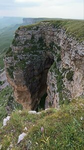 Дом у горной реки