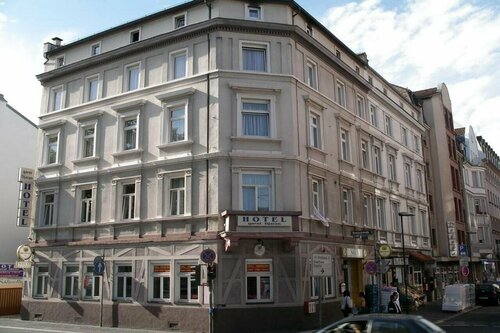Гостиница Hotel garni Djaran в Оффенбахе