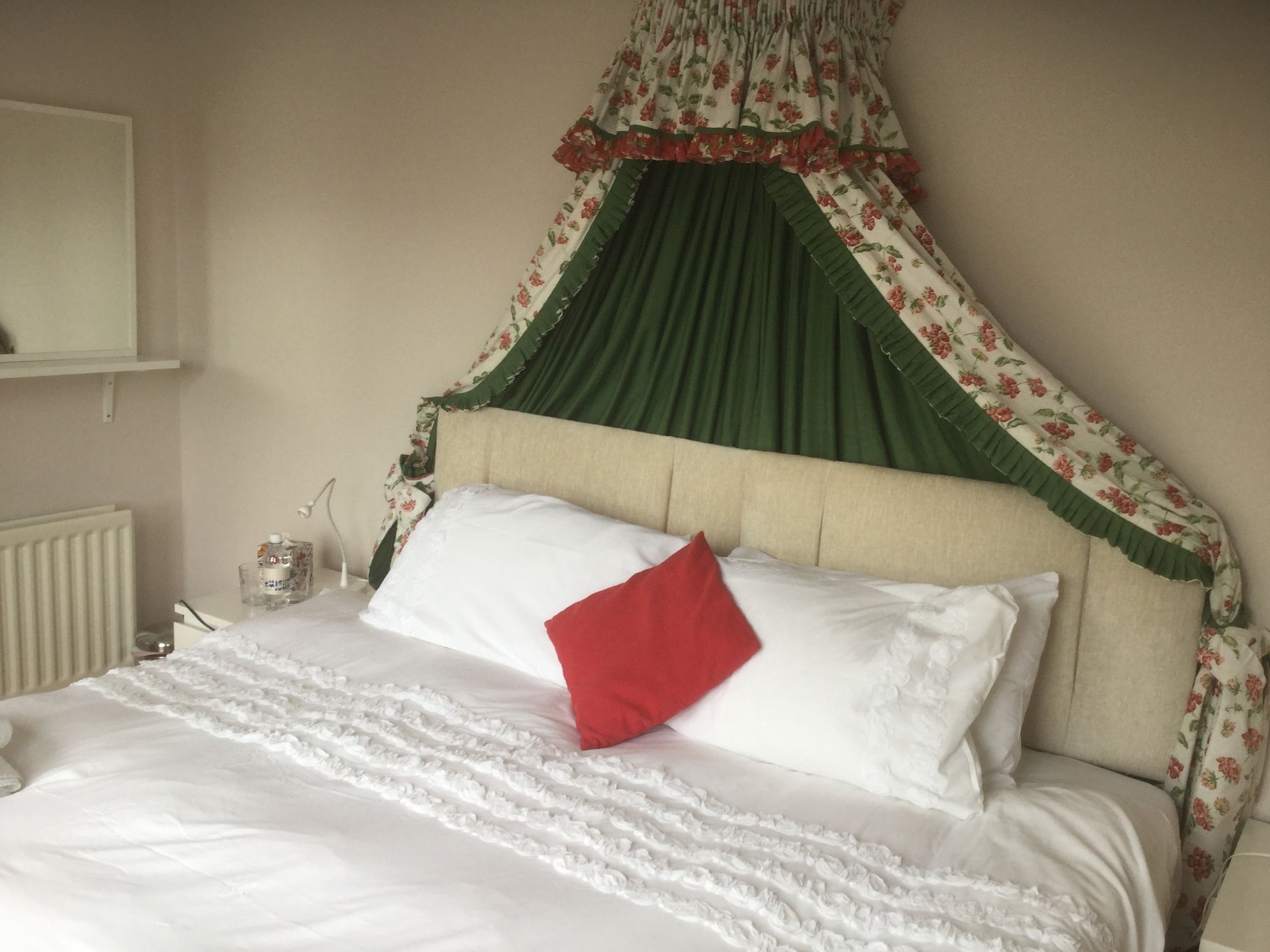 Фото Five Oaks Bed & Breakfast