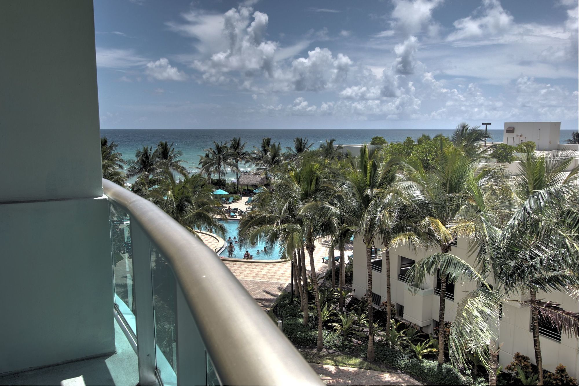 Фото Hollywood Condos