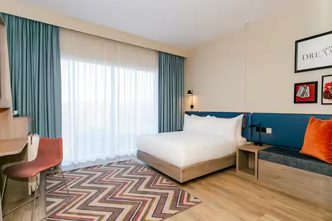 Фото Hampton by Hilton Blackburn