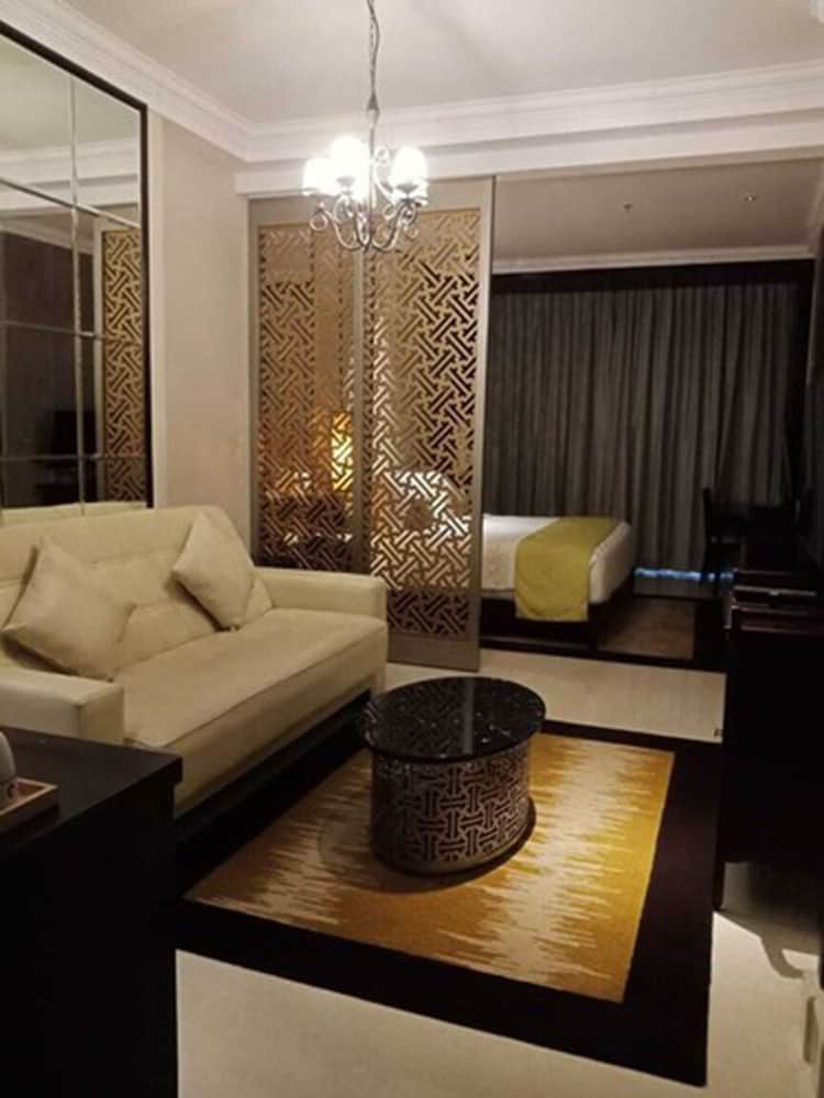 Фото Jambuluwuk Oceano Seminyak Hotel