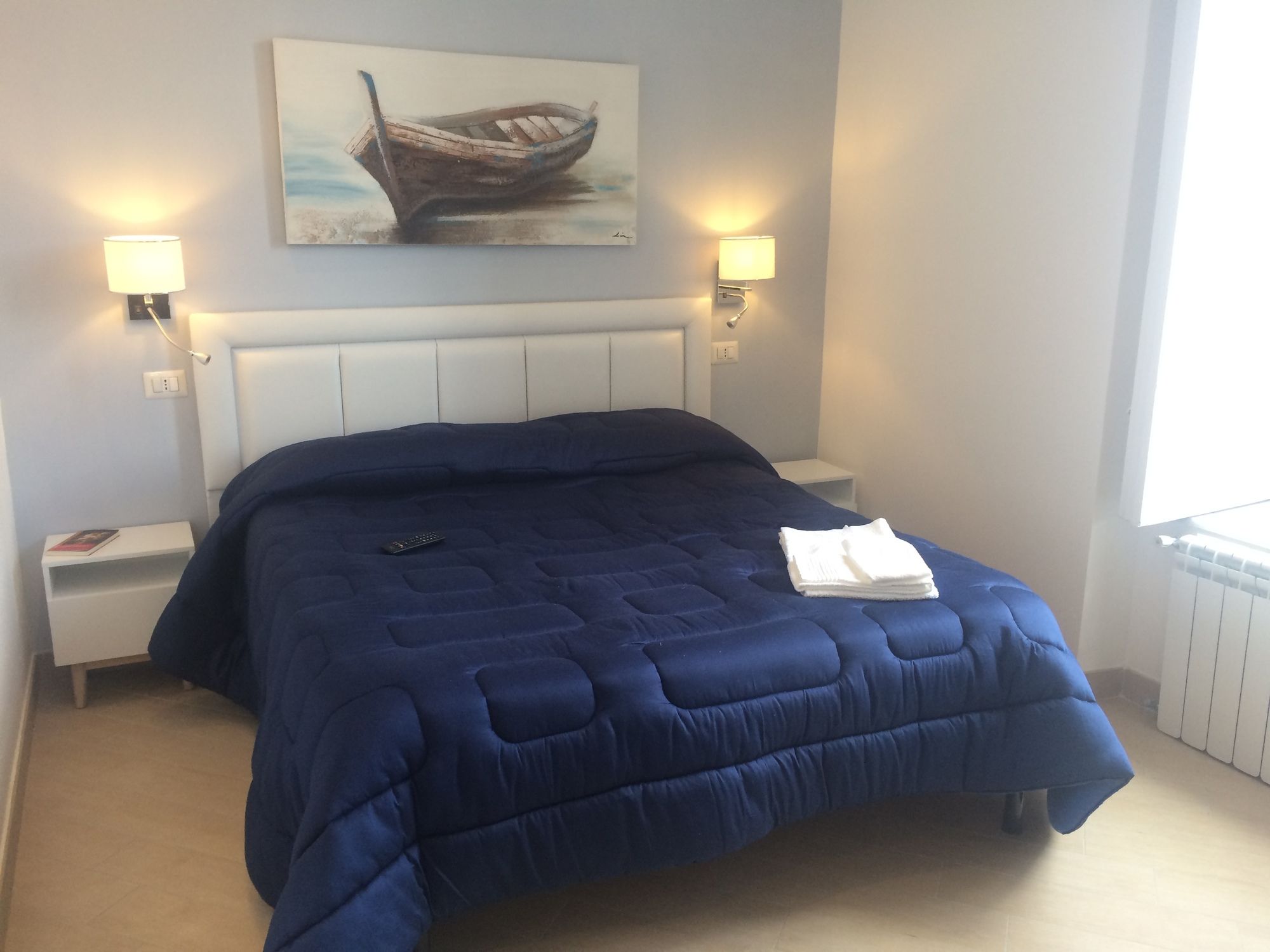 Фото Base Napoli B&b