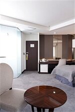 Фото The Riverside Hotel