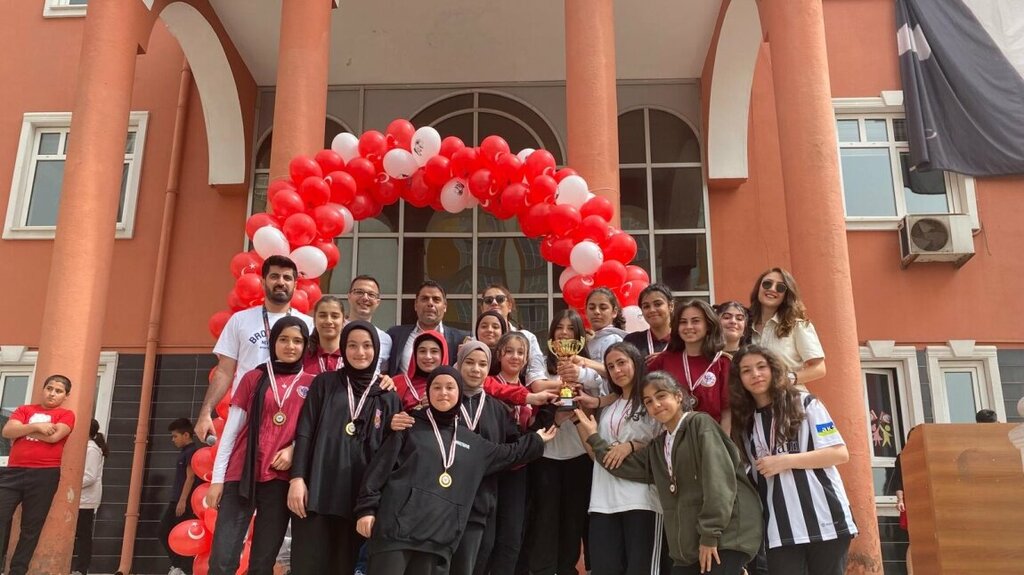 مدرسة Borsa Istanbul Alparslan Secondary School ، اسطنبول، صورة