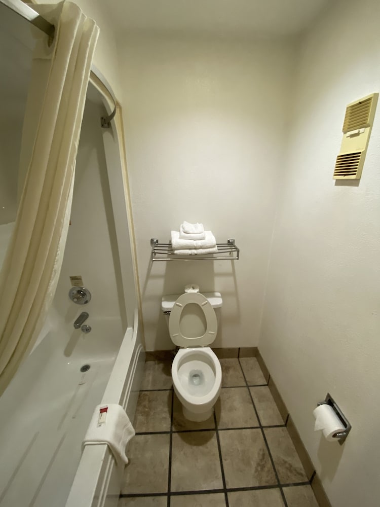 Фото Super 8 by Wyndham Metropolis