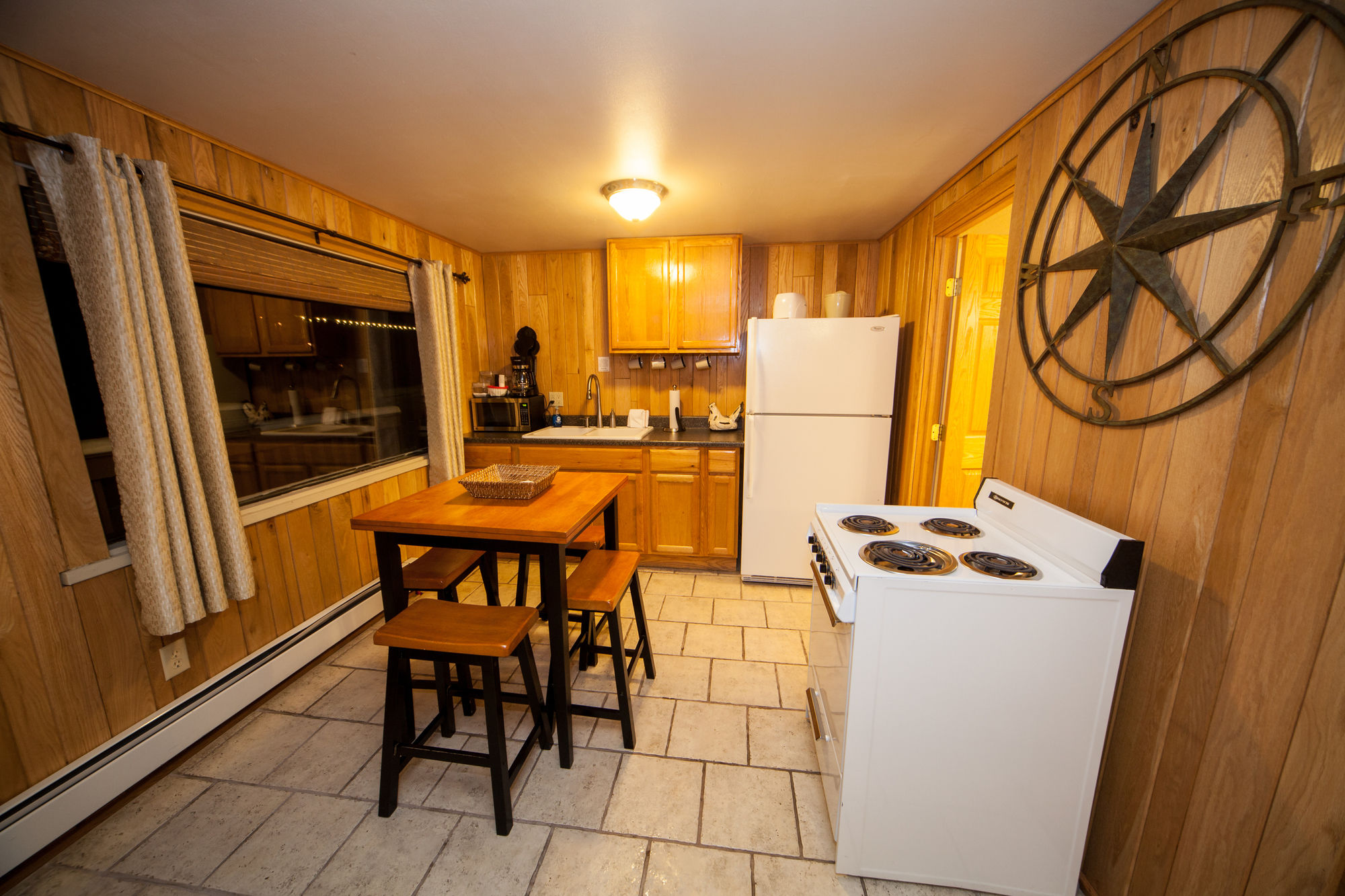 Фото Log Cabin Lodge & Suites