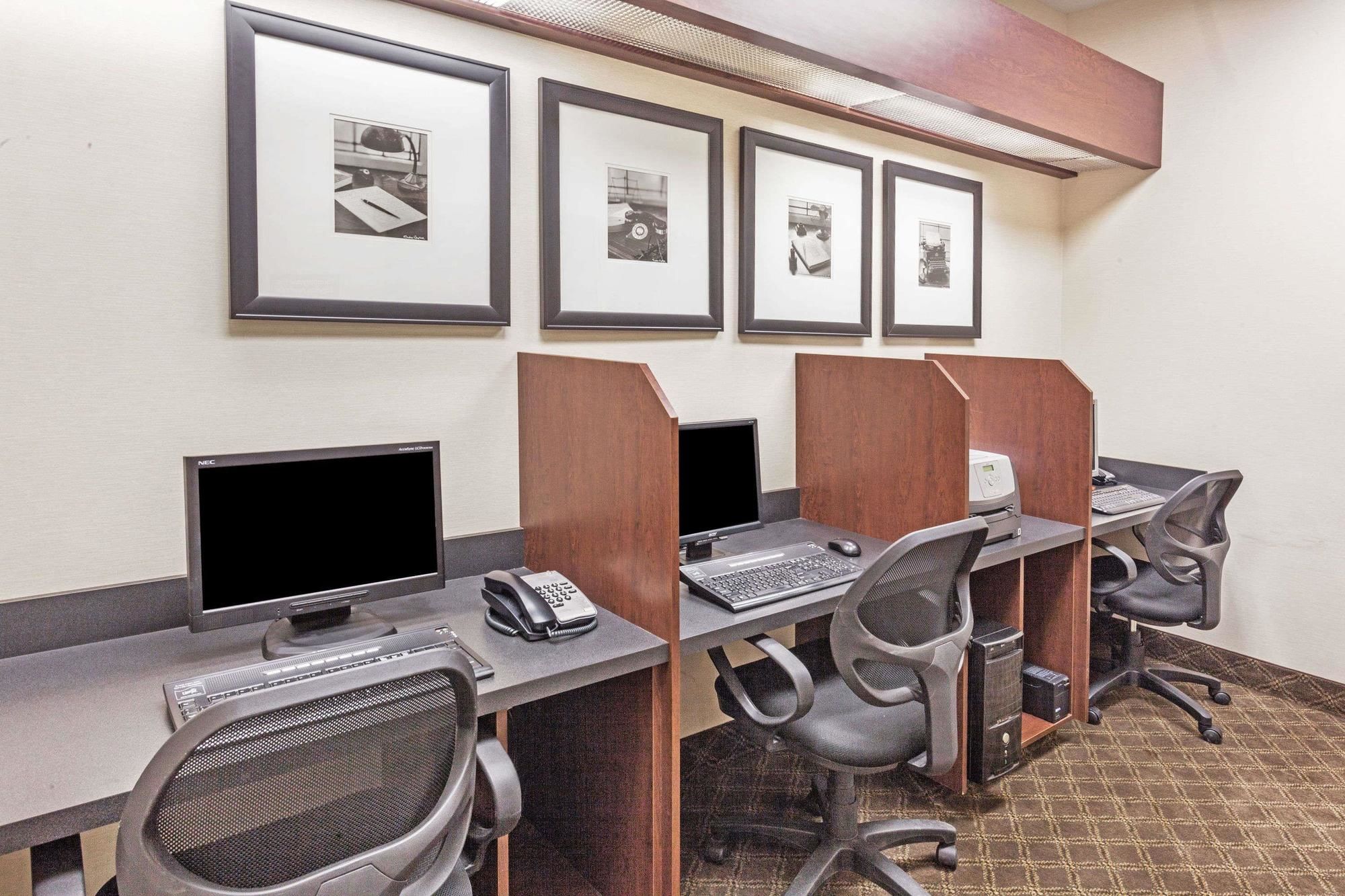 Фото Ramada by Wyndham Drayton Valley