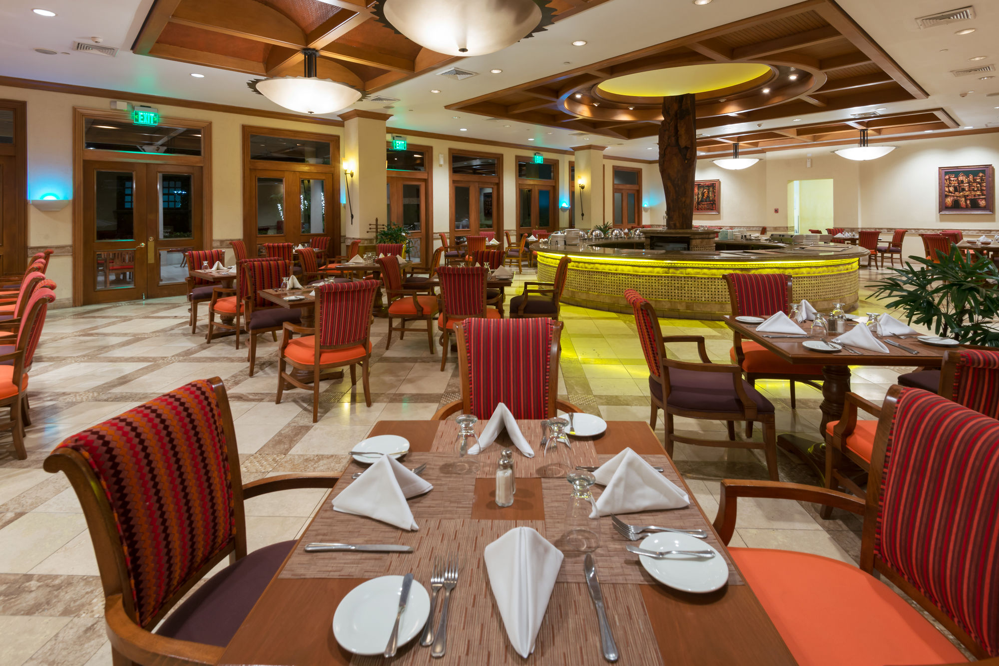 Фото Plaza Hotel and Suites