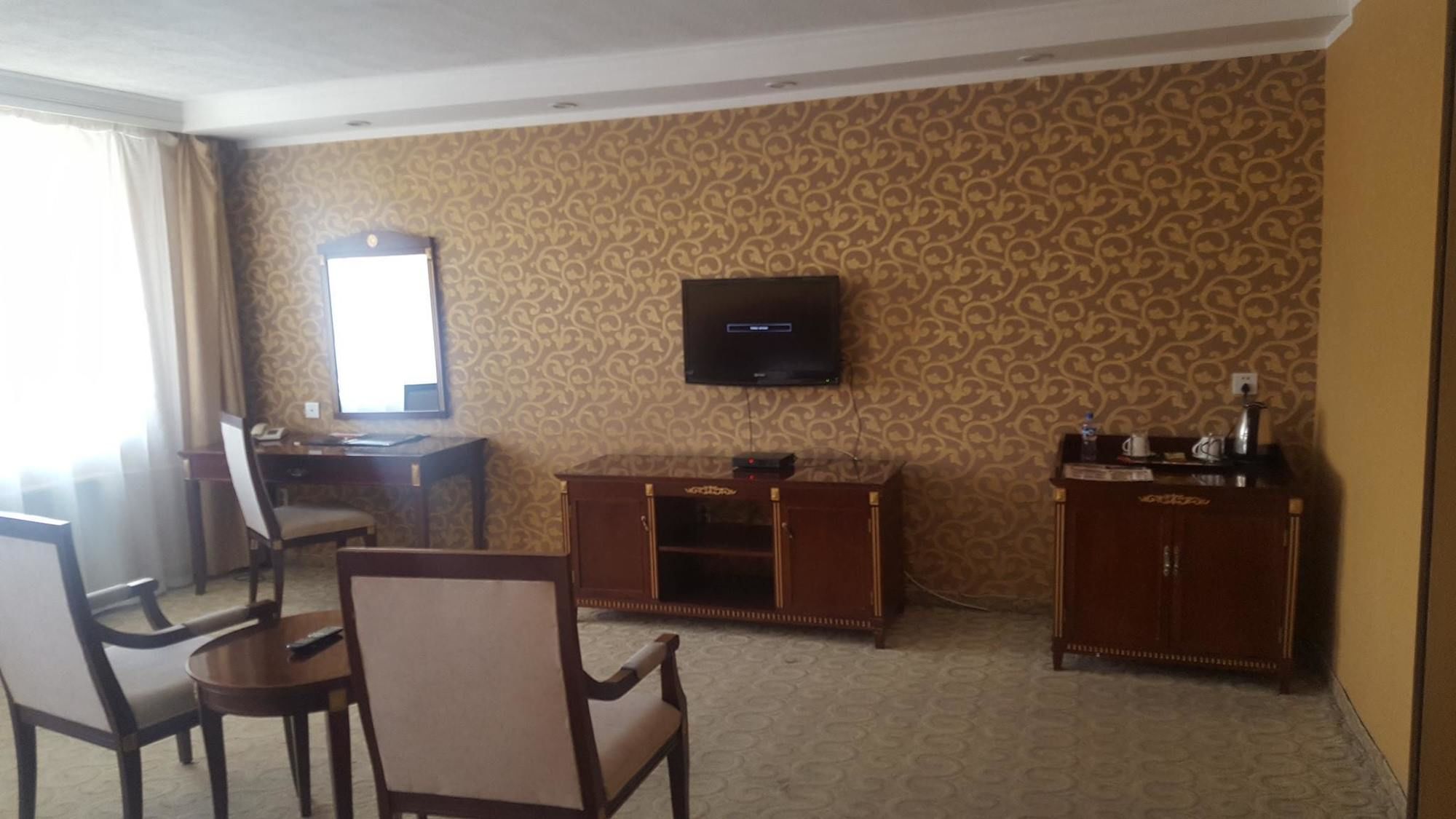 Фото White House Hotel