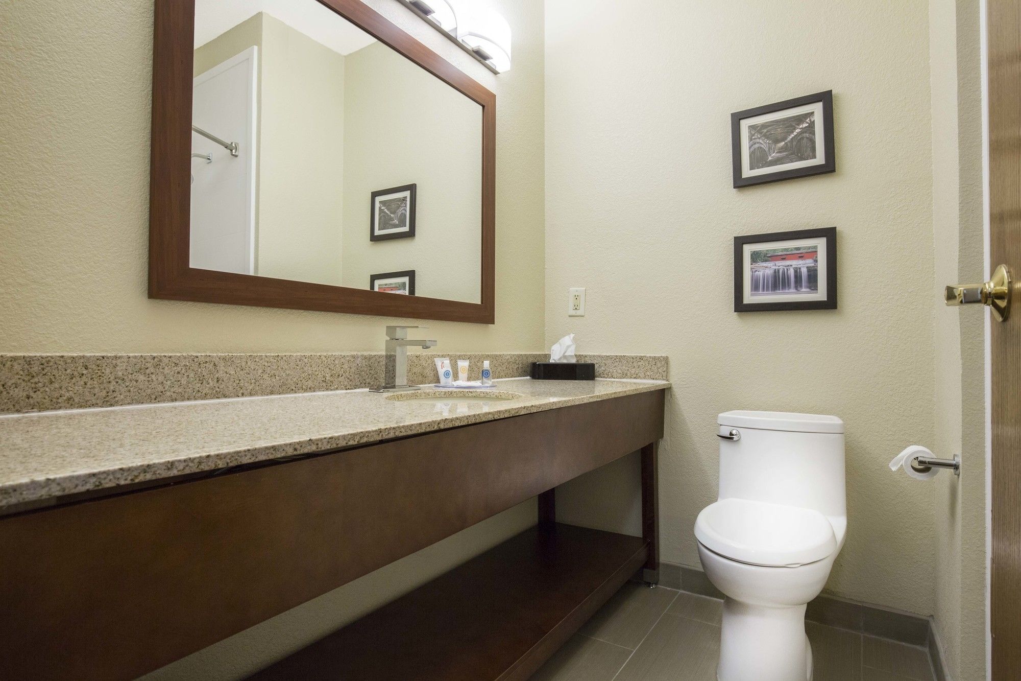 Фото Comfort Inn La Porte